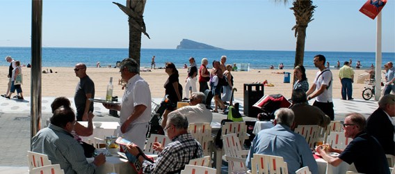 Levante-strand vanuit het restaurant